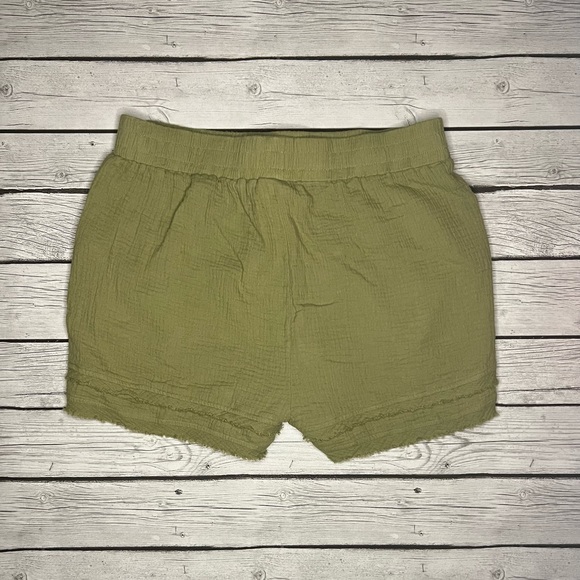 Umgee Green Shorts - Picture 2 of 2
